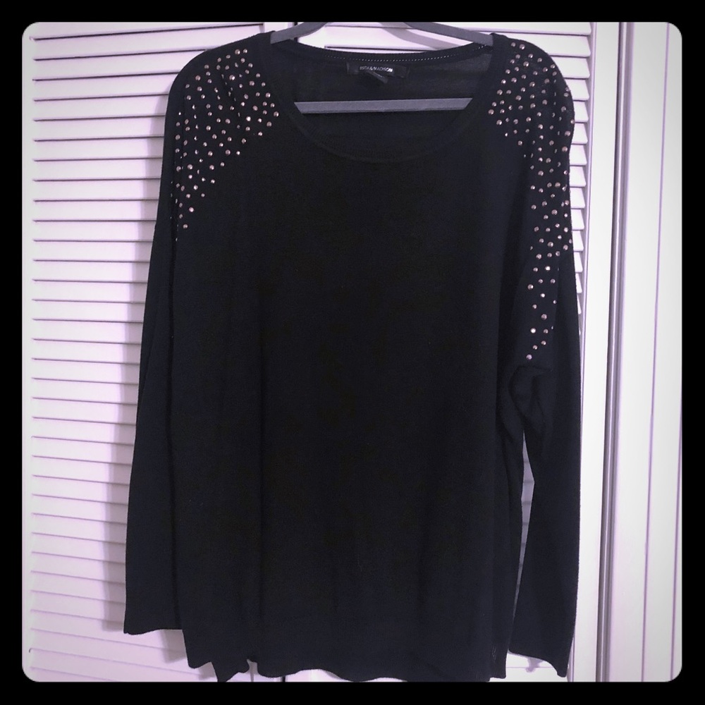 ✨1X Sweater With Embellished Shoulders✨